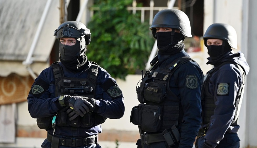 A generic square placeholder image with rounded corners in a figure.