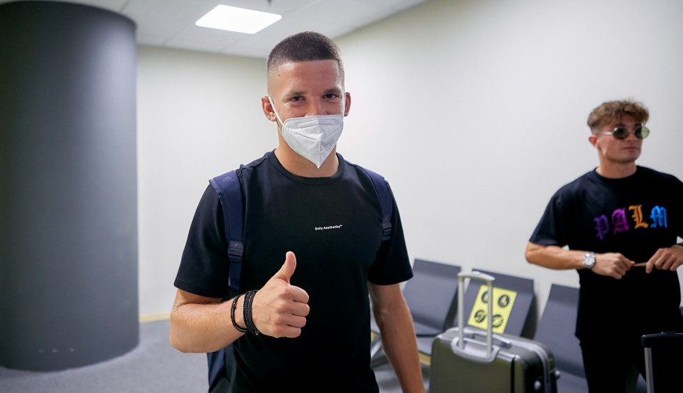 A generic square placeholder image with rounded corners in a figure.