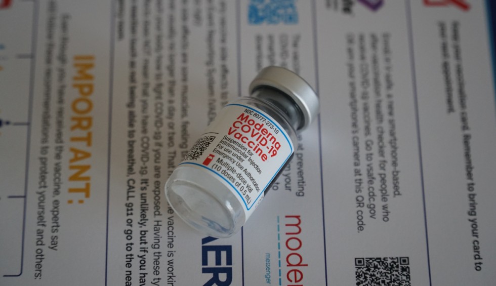 A generic square placeholder image with rounded corners in a figure.