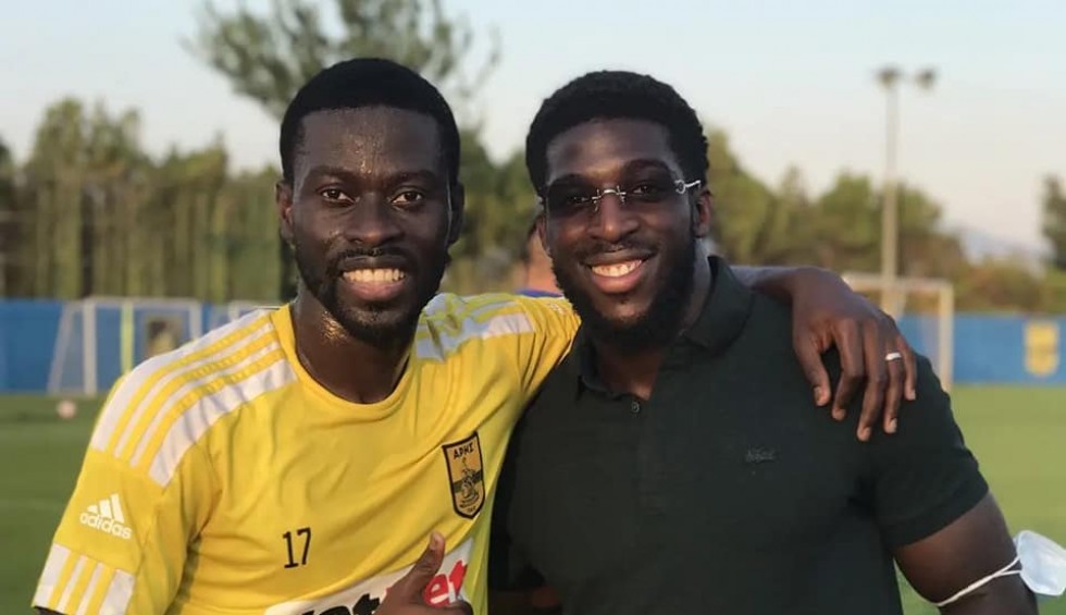 A generic square placeholder image with rounded corners in a figure.