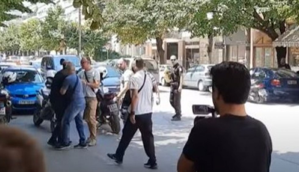 A generic square placeholder image with rounded corners in a figure.