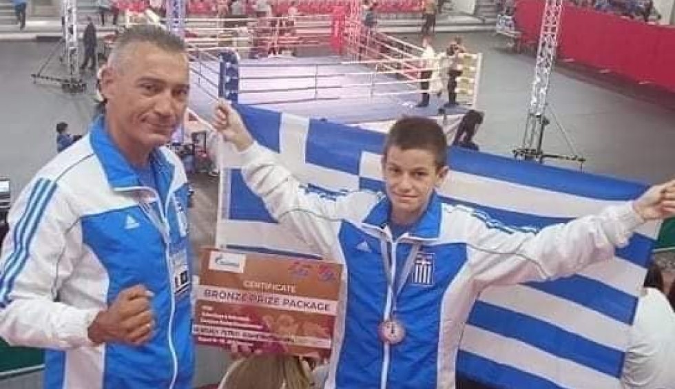 A generic square placeholder image with rounded corners in a figure.