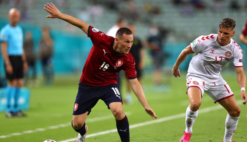 A generic square placeholder image with rounded corners in a figure.