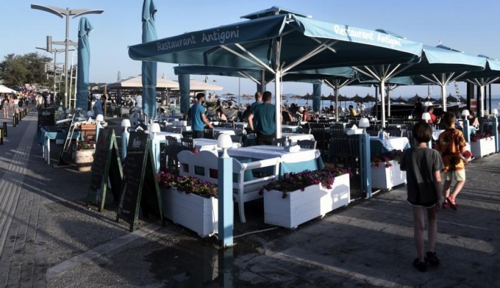 A generic square placeholder image with rounded corners in a figure.