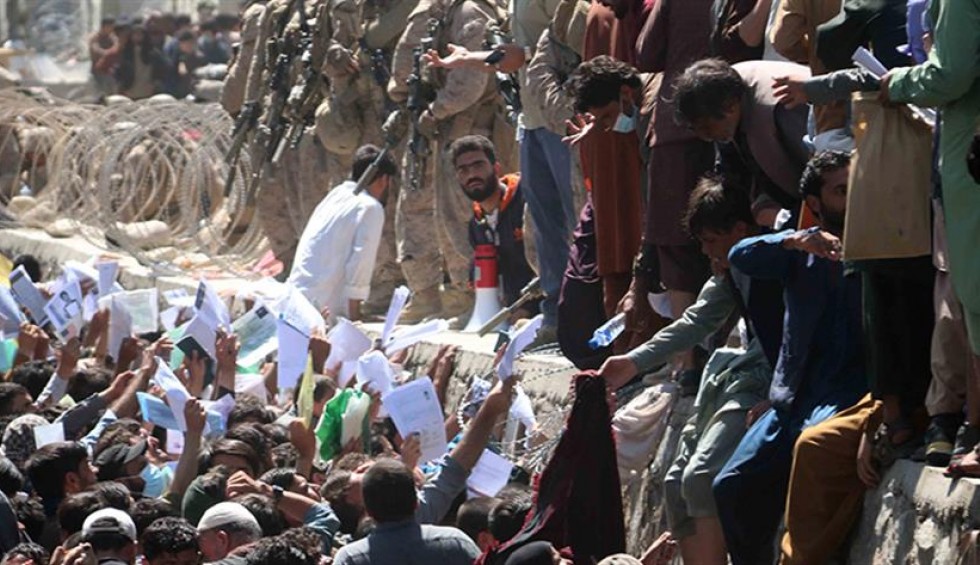 A generic square placeholder image with rounded corners in a figure.