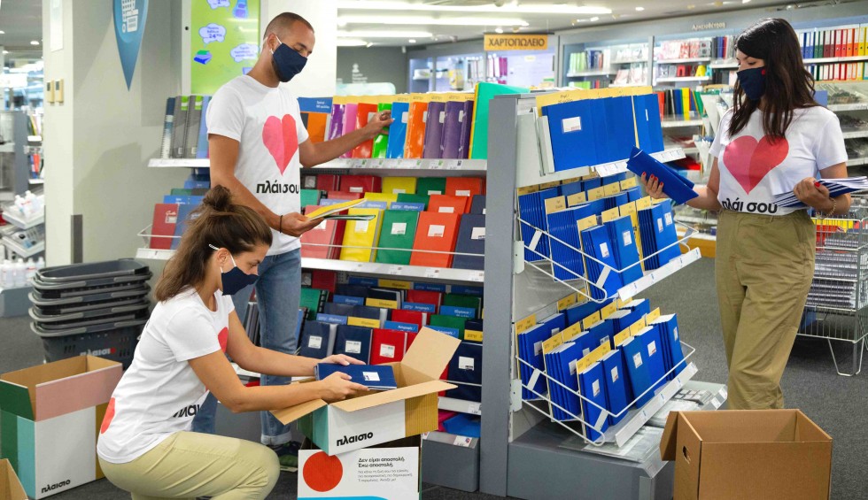 A generic square placeholder image with rounded corners in a figure.