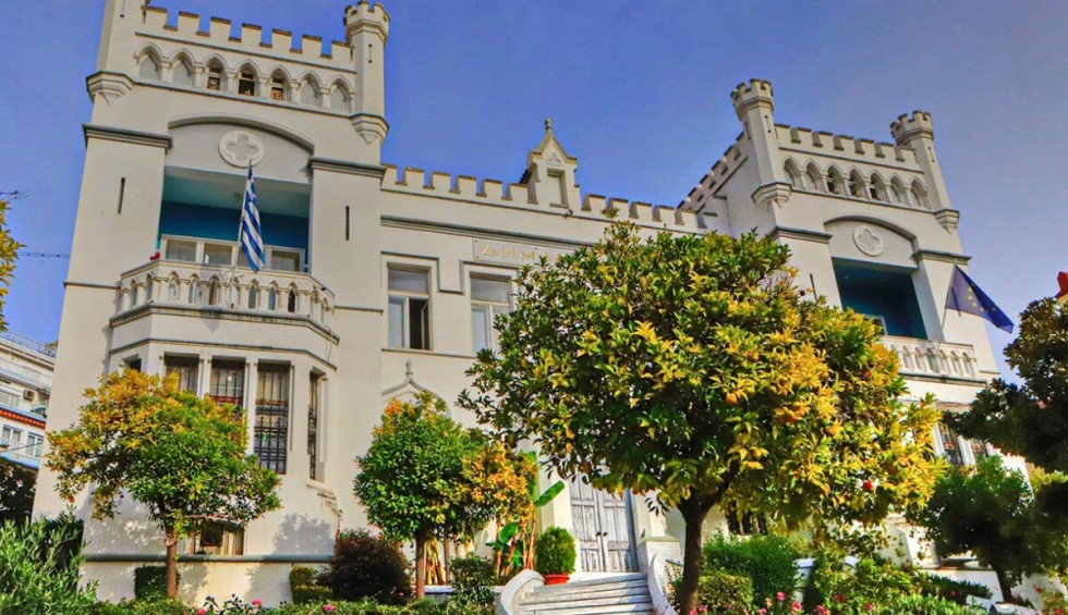 A generic square placeholder image with rounded corners in a figure.