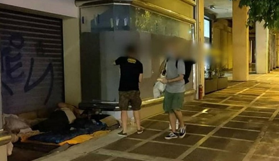 A generic square placeholder image with rounded corners in a figure.