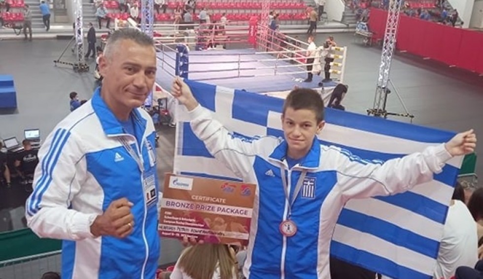 A generic square placeholder image with rounded corners in a figure.