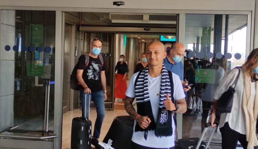 A generic square placeholder image with rounded corners in a figure.