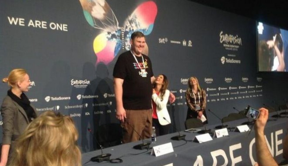 A generic square placeholder image with rounded corners in a figure.