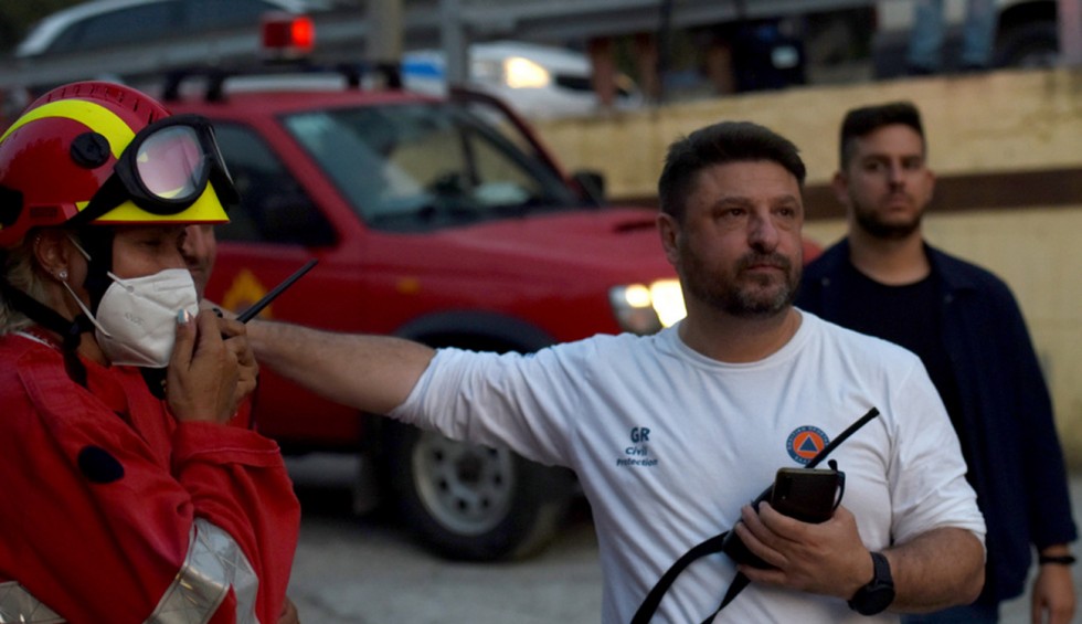 A generic square placeholder image with rounded corners in a figure.