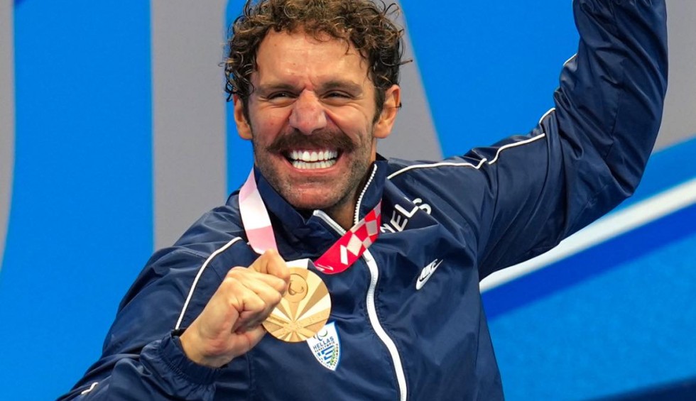 A generic square placeholder image with rounded corners in a figure.