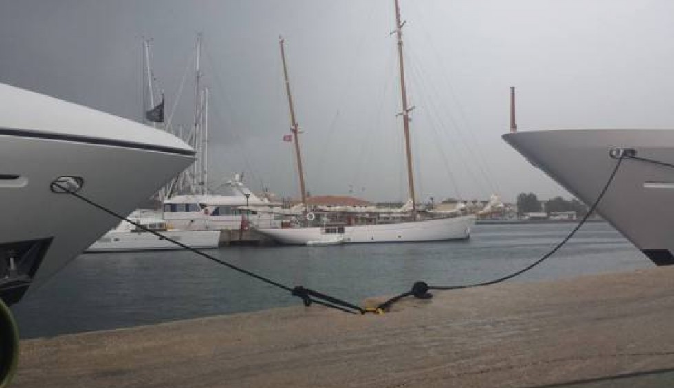 A generic square placeholder image with rounded corners in a figure.