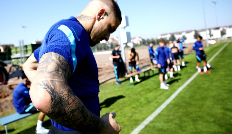 A generic square placeholder image with rounded corners in a figure.