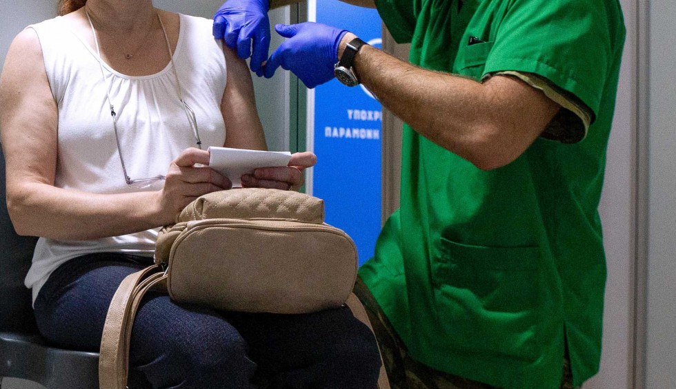 A generic square placeholder image with rounded corners in a figure.