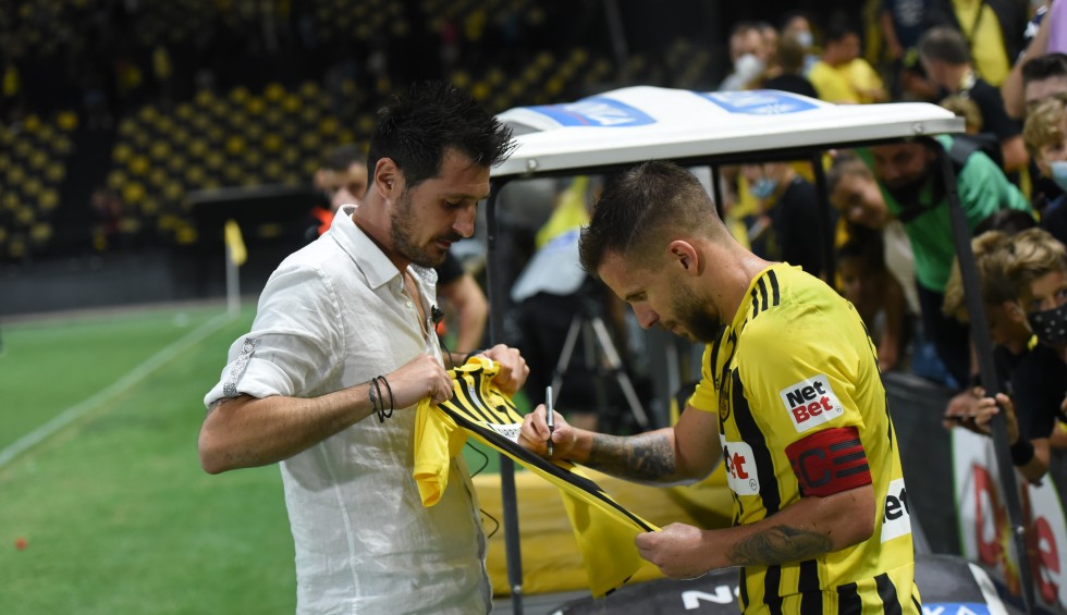 A generic square placeholder image with rounded corners in a figure.