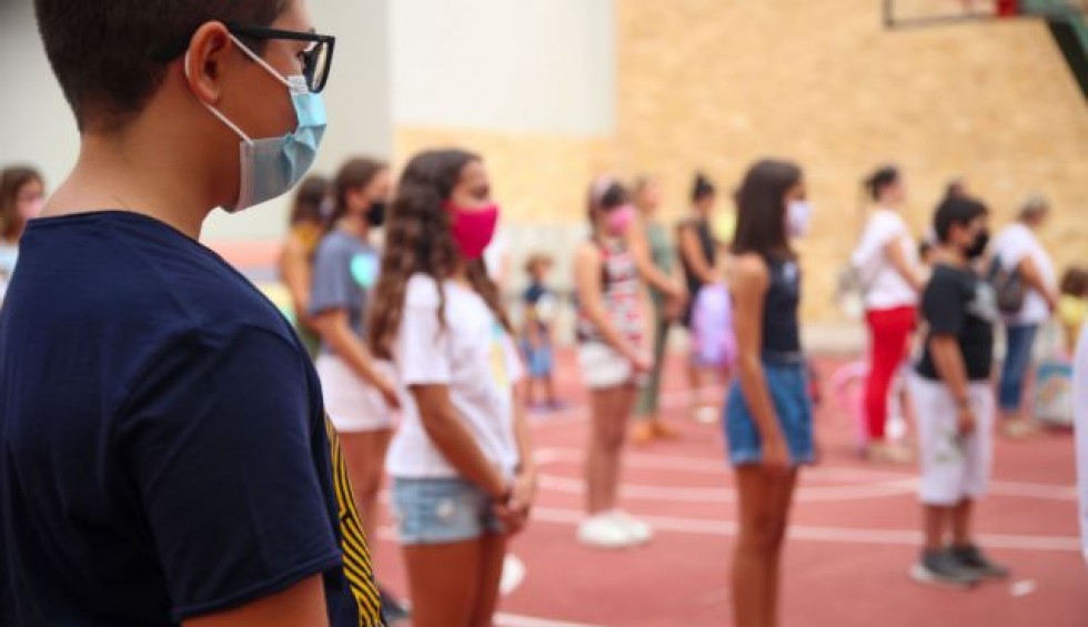 A generic square placeholder image with rounded corners in a figure.