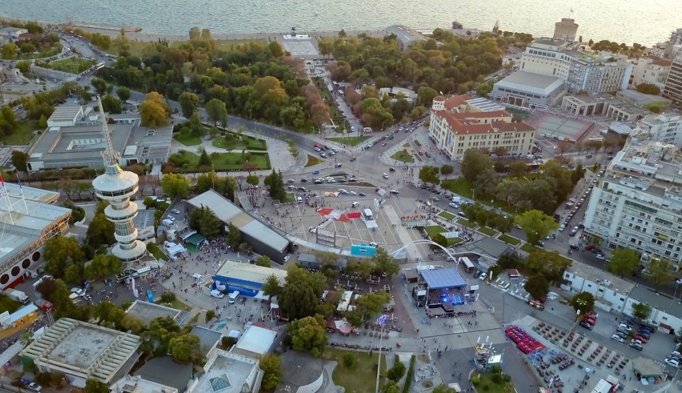 A generic square placeholder image with rounded corners in a figure.