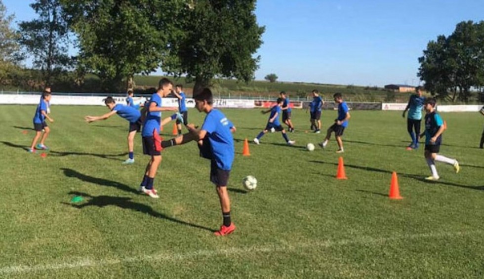 A generic square placeholder image with rounded corners in a figure.