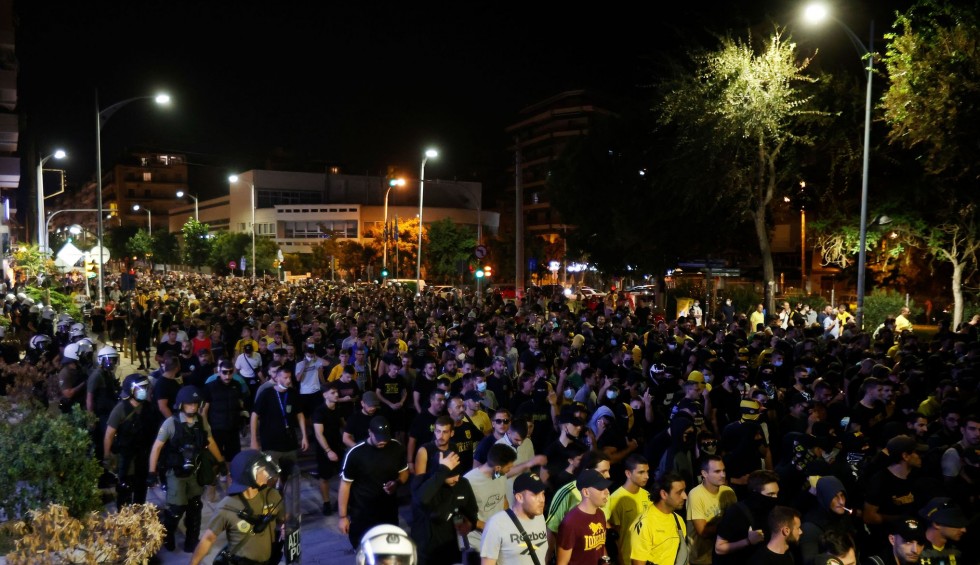 A generic square placeholder image with rounded corners in a figure.