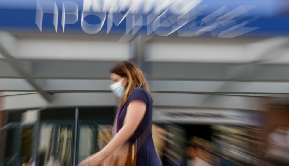 A generic square placeholder image with rounded corners in a figure.