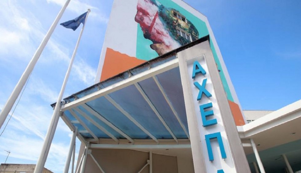 A generic square placeholder image with rounded corners in a figure.