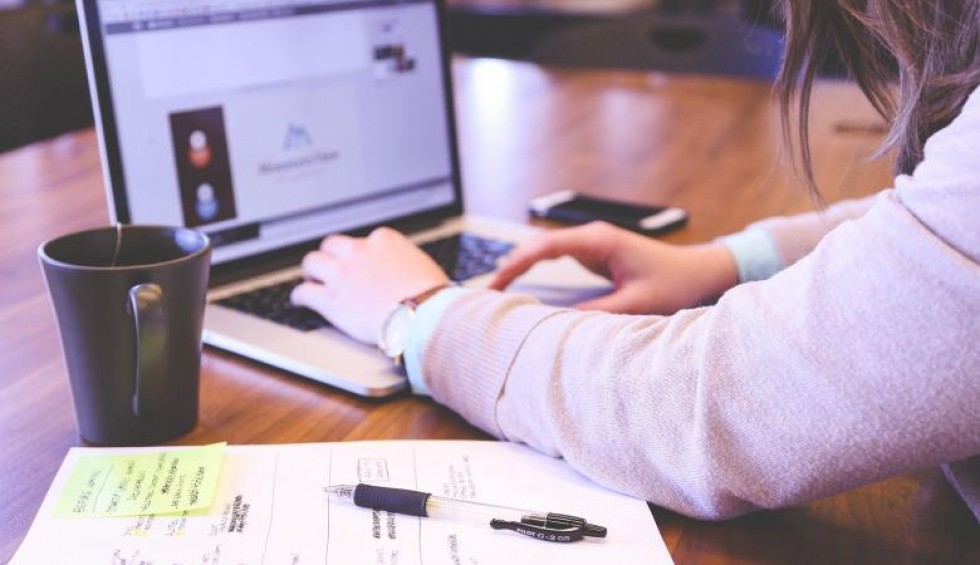 A generic square placeholder image with rounded corners in a figure.