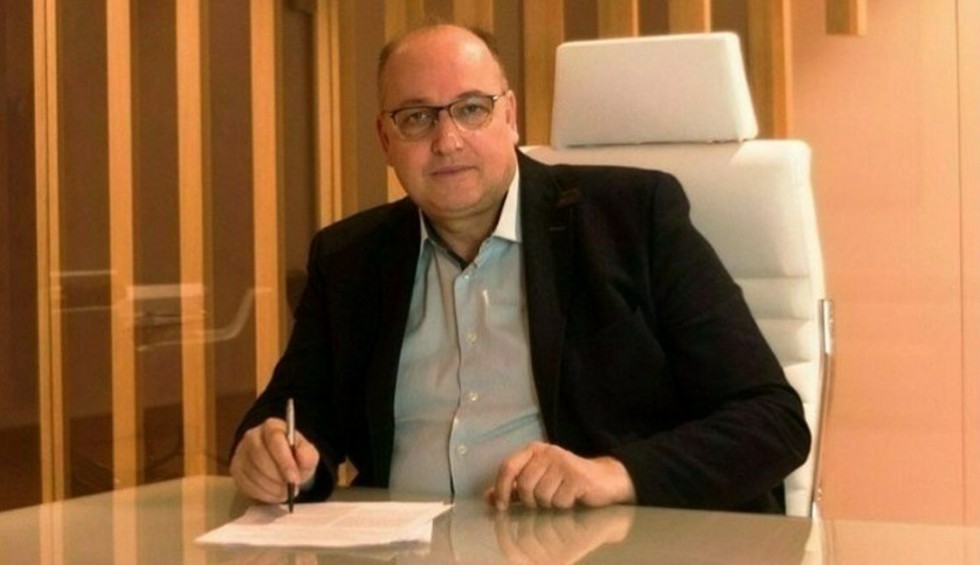 A generic square placeholder image with rounded corners in a figure.