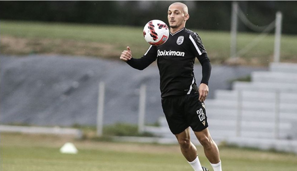 A generic square placeholder image with rounded corners in a figure.