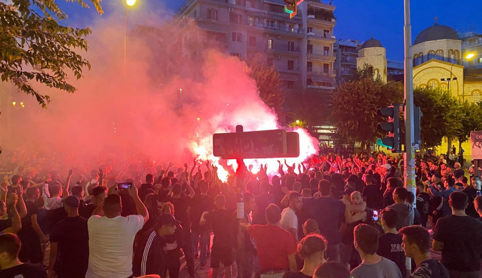 A generic square placeholder image with rounded corners in a figure.