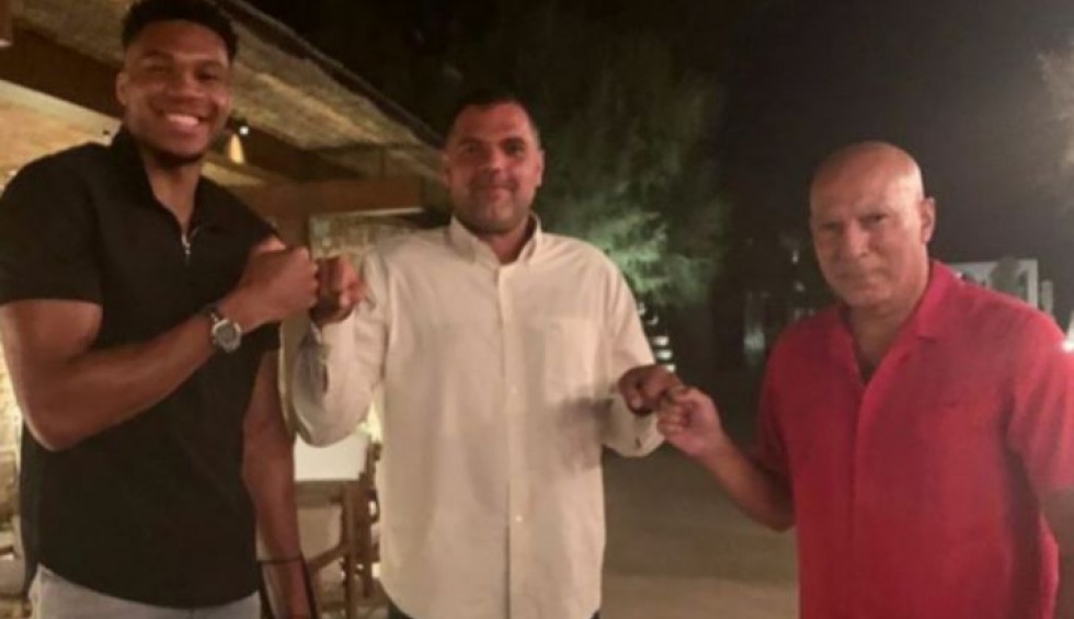 A generic square placeholder image with rounded corners in a figure.