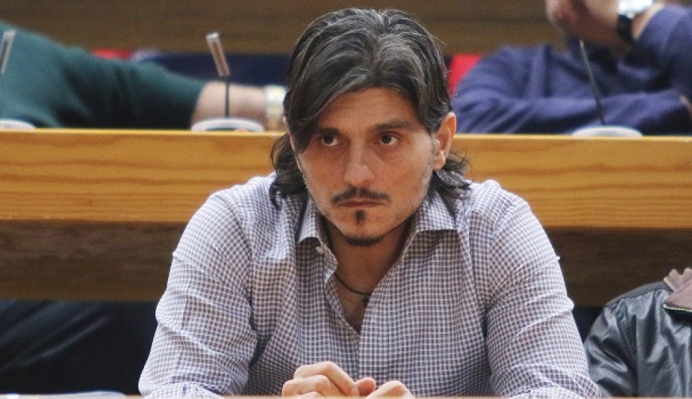 A generic square placeholder image with rounded corners in a figure.