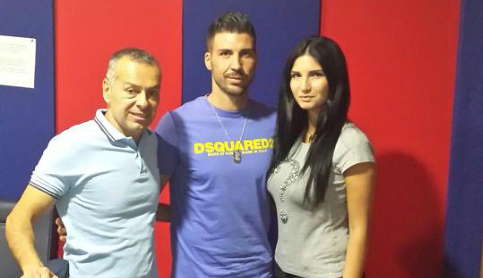 A generic square placeholder image with rounded corners in a figure.