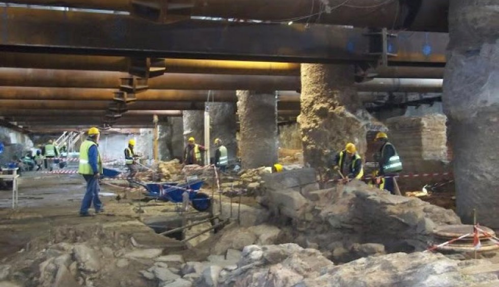 A generic square placeholder image with rounded corners in a figure.