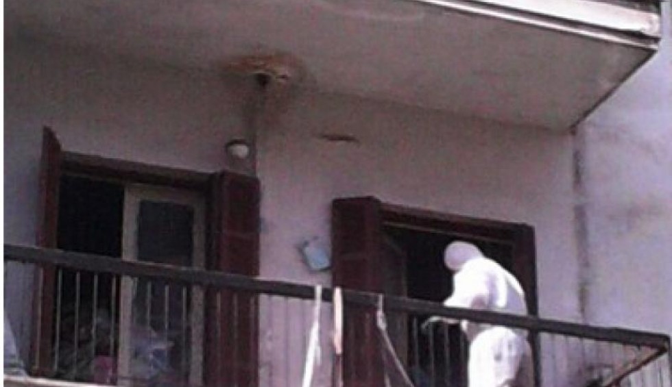 A generic square placeholder image with rounded corners in a figure.