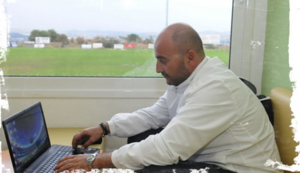 A generic square placeholder image with rounded corners in a figure.