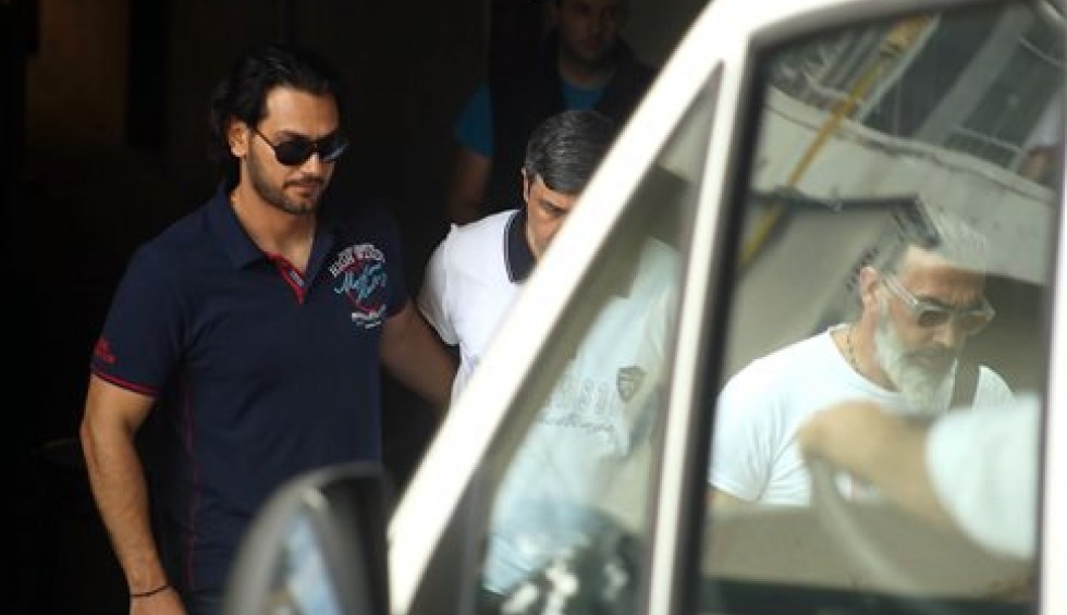 A generic square placeholder image with rounded corners in a figure.