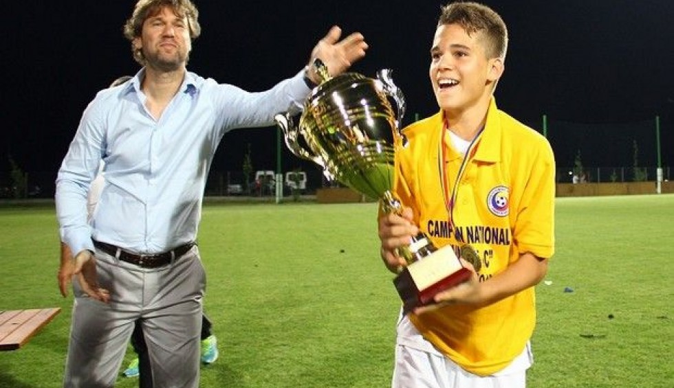 A generic square placeholder image with rounded corners in a figure.