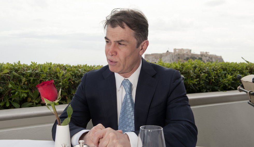 A generic square placeholder image with rounded corners in a figure.