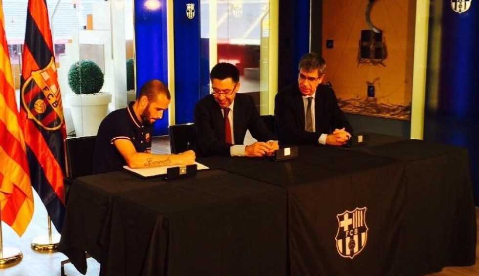 A generic square placeholder image with rounded corners in a figure.