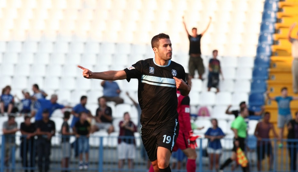 A generic square placeholder image with rounded corners in a figure.