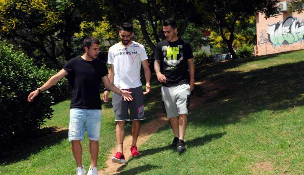 A generic square placeholder image with rounded corners in a figure.