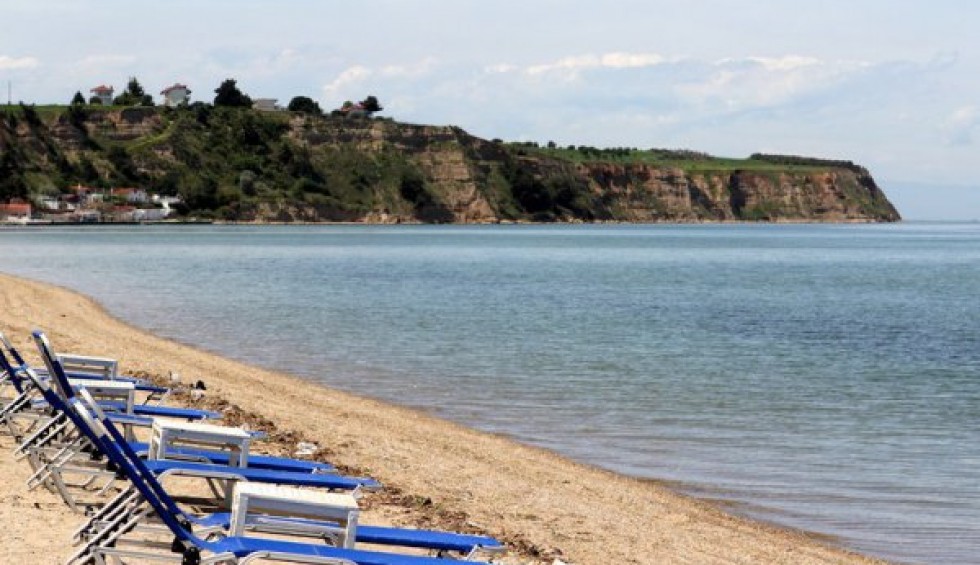 A generic square placeholder image with rounded corners in a figure.