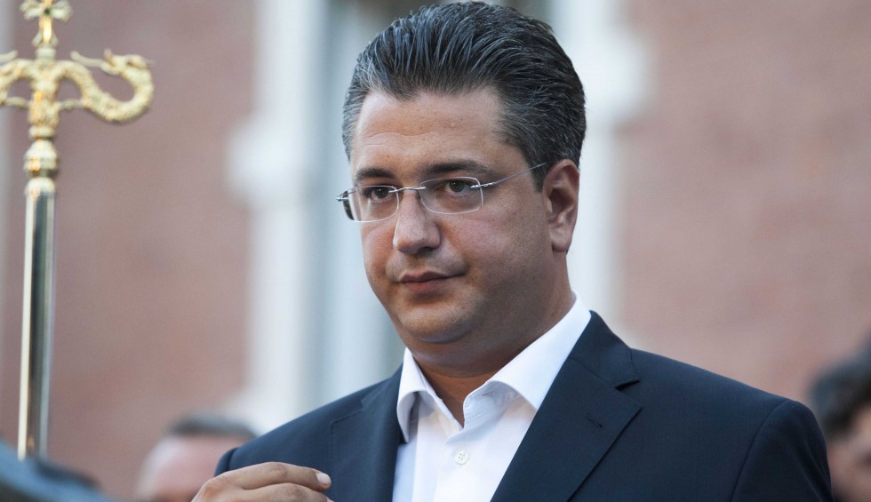 A generic square placeholder image with rounded corners in a figure.