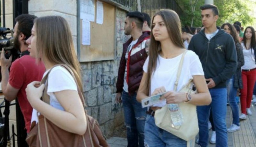 A generic square placeholder image with rounded corners in a figure.