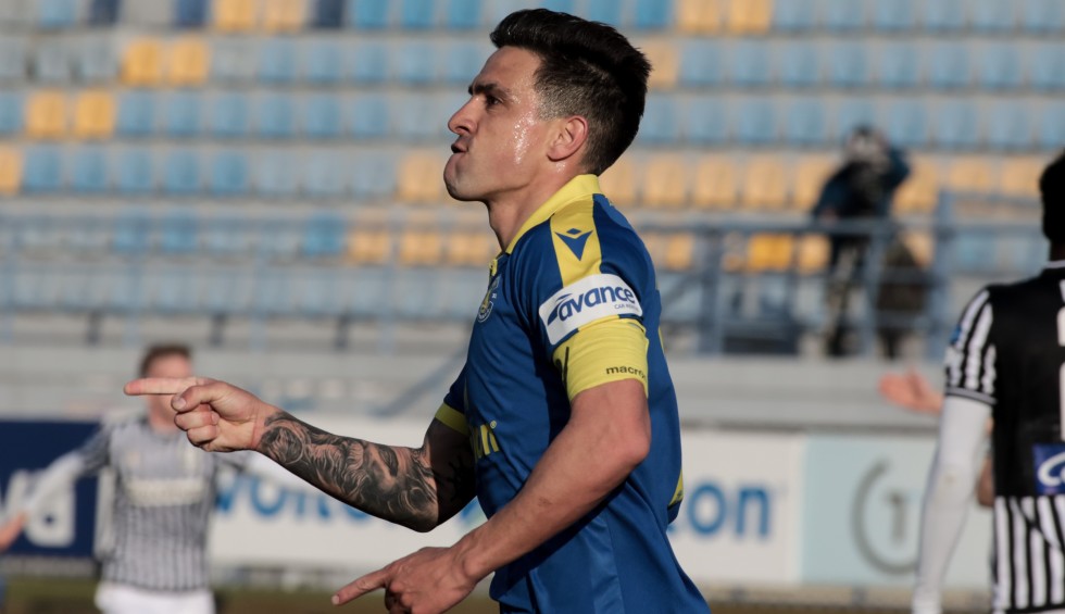 A generic square placeholder image with rounded corners in a figure.