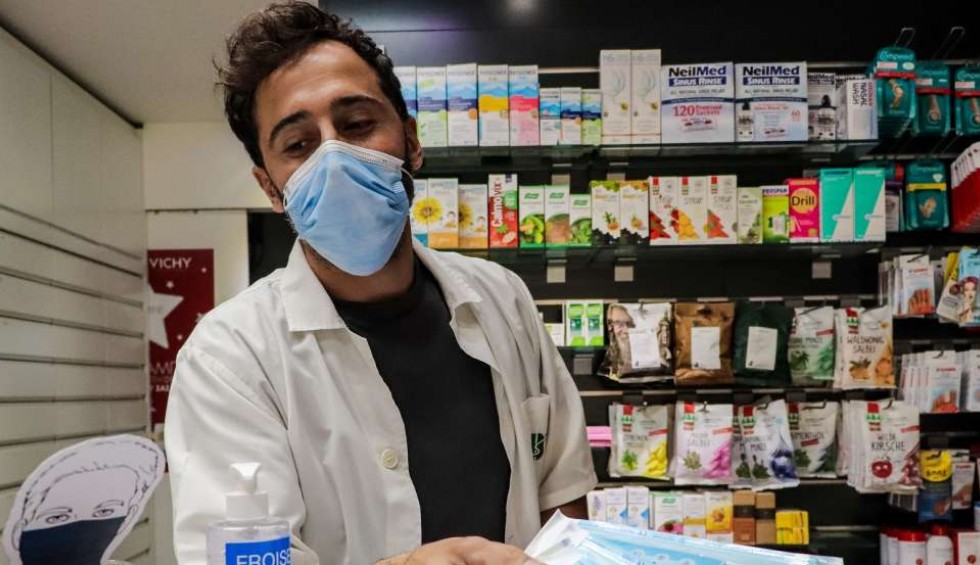 A generic square placeholder image with rounded corners in a figure.