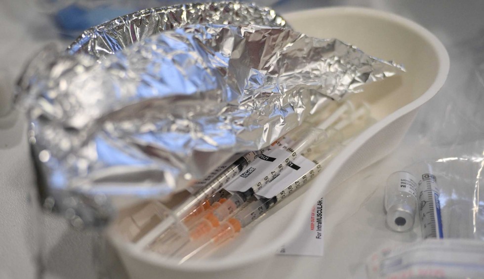 A generic square placeholder image with rounded corners in a figure.