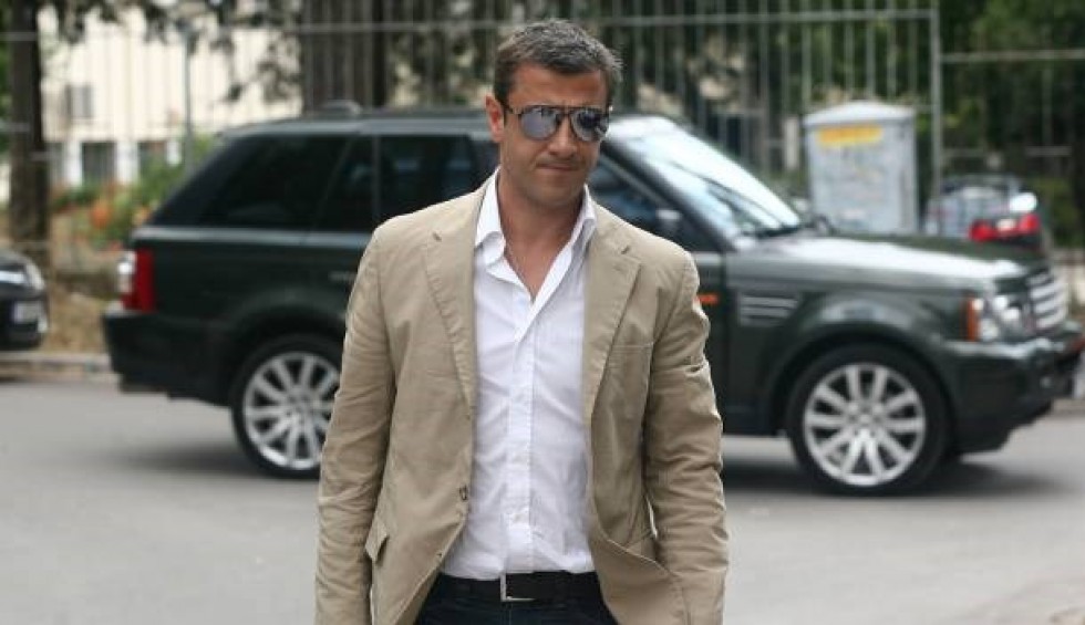 A generic square placeholder image with rounded corners in a figure.